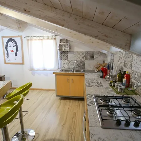 Holiday home Mansarda Daila