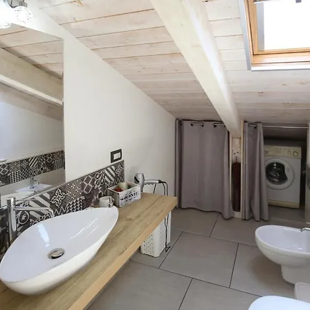 Casa de Férias Mansarda Daila *