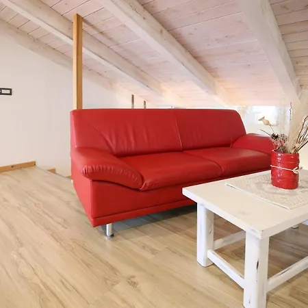 Holiday home Mansarda Daila